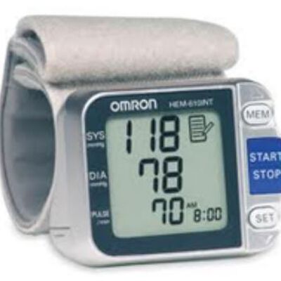 Baumanometro Digital Omron PMuñeca Presion de 0299 Mmhg Pulso de 40180 LatidosMin