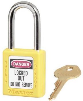 CANDADO MASTER LOCK AMARILLO LLAVE DIFERENTE  image number null