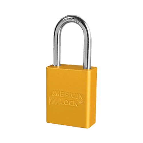 CANDADO MASTER LOCK DE ALUMINIO ANODIZADO AMARILLO 112 IN DE LLAVE DIFERENTE  image number null